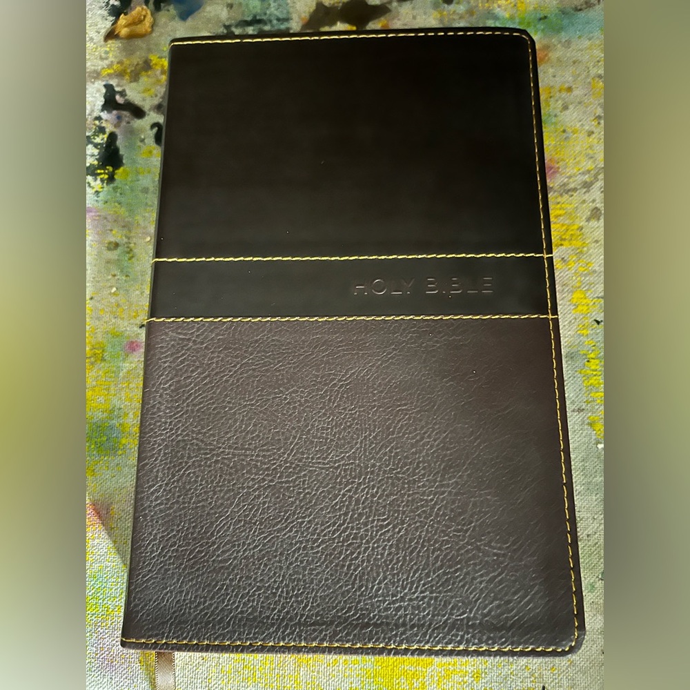 NKJV Deluxe Gift Bible - Brown - Picture 5 of 9